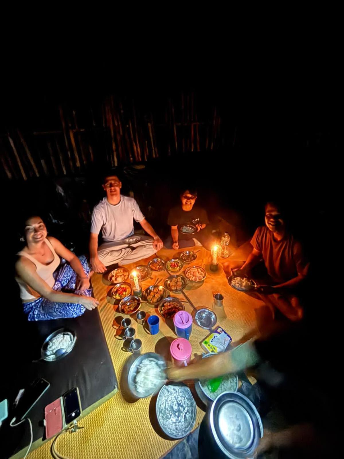 Sama Sama Homestay & Trekking Only Stay Here Book Trekking And Transport With Us Bukit Lawang Eksteriør bilde