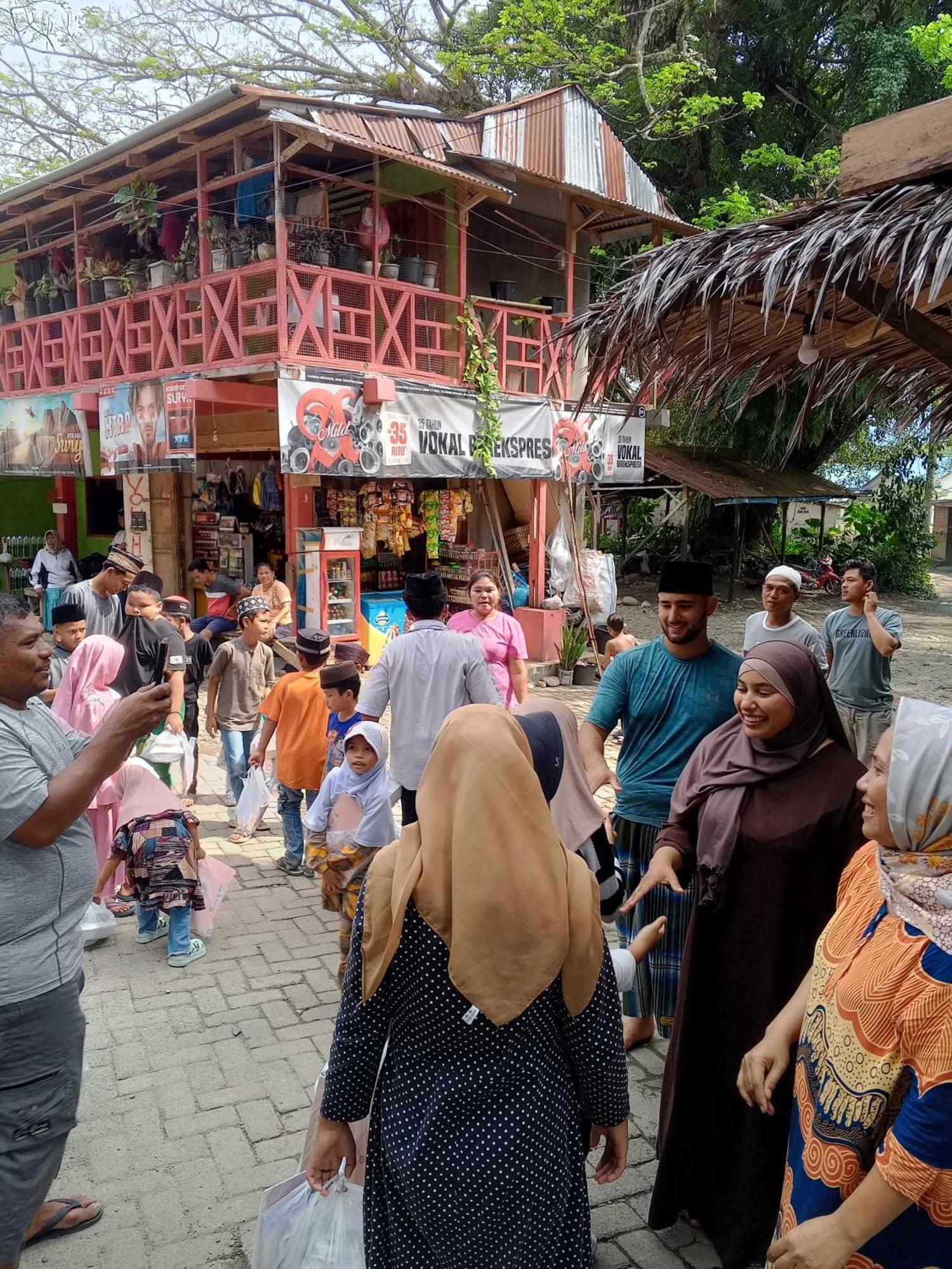 Sama Sama Homestay & Trekking Only Stay Here Book Trekking And Transport With Us Bukit Lawang Eksteriør bilde
