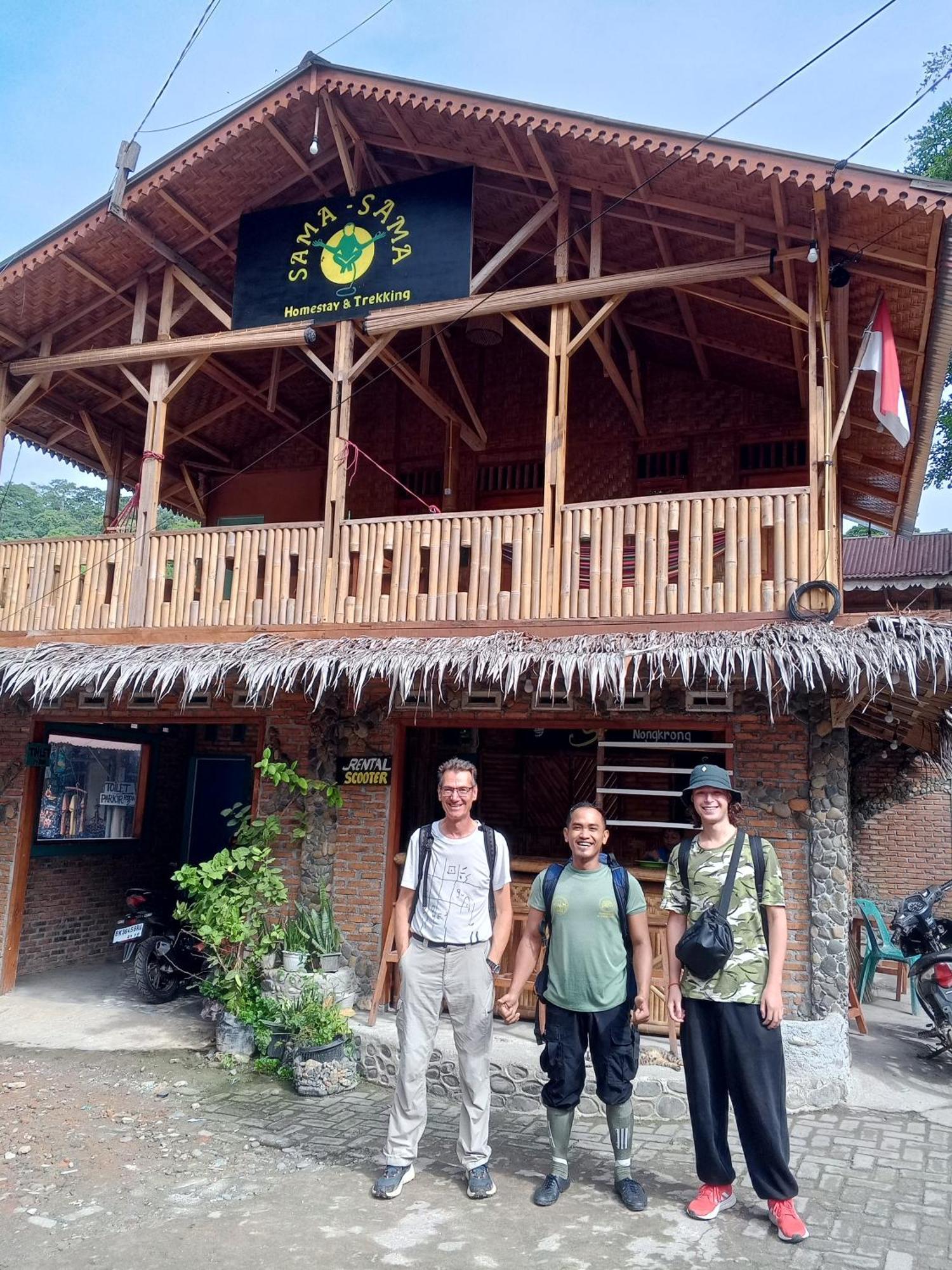 Sama Sama Homestay & Trekking Only Stay Here Book Trekking And Transport With Us Bukit Lawang Eksteriør bilde